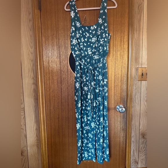 Wide leg jumpsuit. - Picture 4 of 12